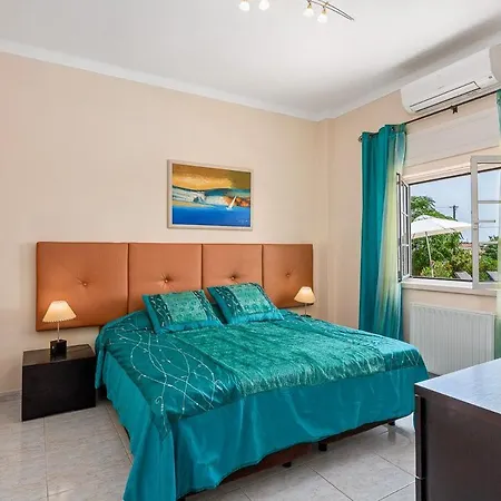 Sleeps 12 With Pool Air Con And Wifi Villa Cabeco de Camara