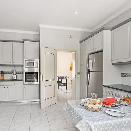 Sleeps 12 With Pool Air Con And Wifi Villa Cabeco de Camara