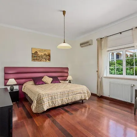 Sleeps 12 With Pool Air Con And Wifi