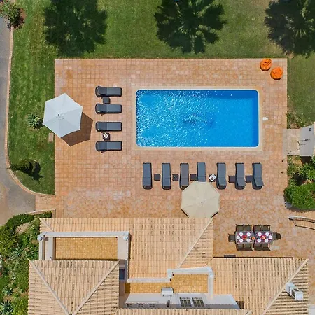 Sleeps 12 With Pool Air Con And Wifi
