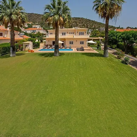 Sleeps 12 With Pool Air Con And Wifi Villa Cabeco de Camara
